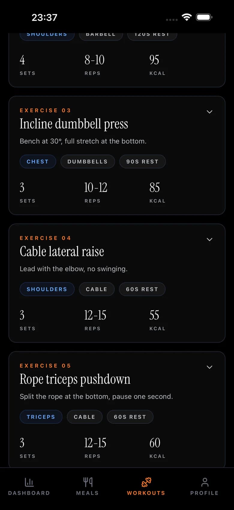 A workout in the HEUMIN app, showing sets, reps and rest per exercise